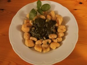 Gnocchi di ricotta al pesto