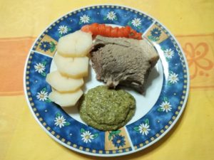 Bollito con salsa verde.