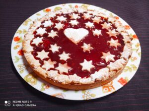 Crostata con frolla alle mandorle.